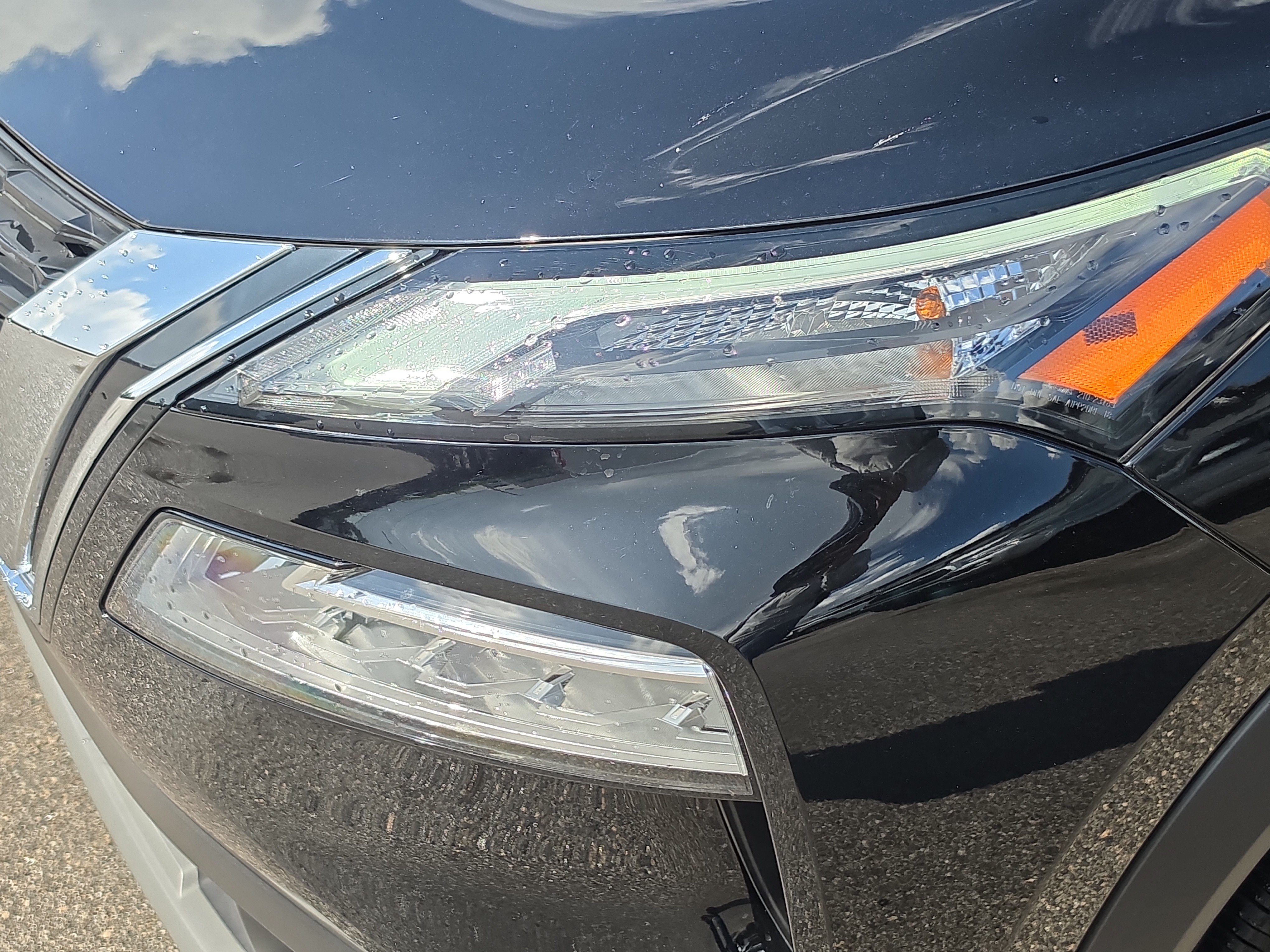 Used 2023 Nissan Rogue SV FWD image 25