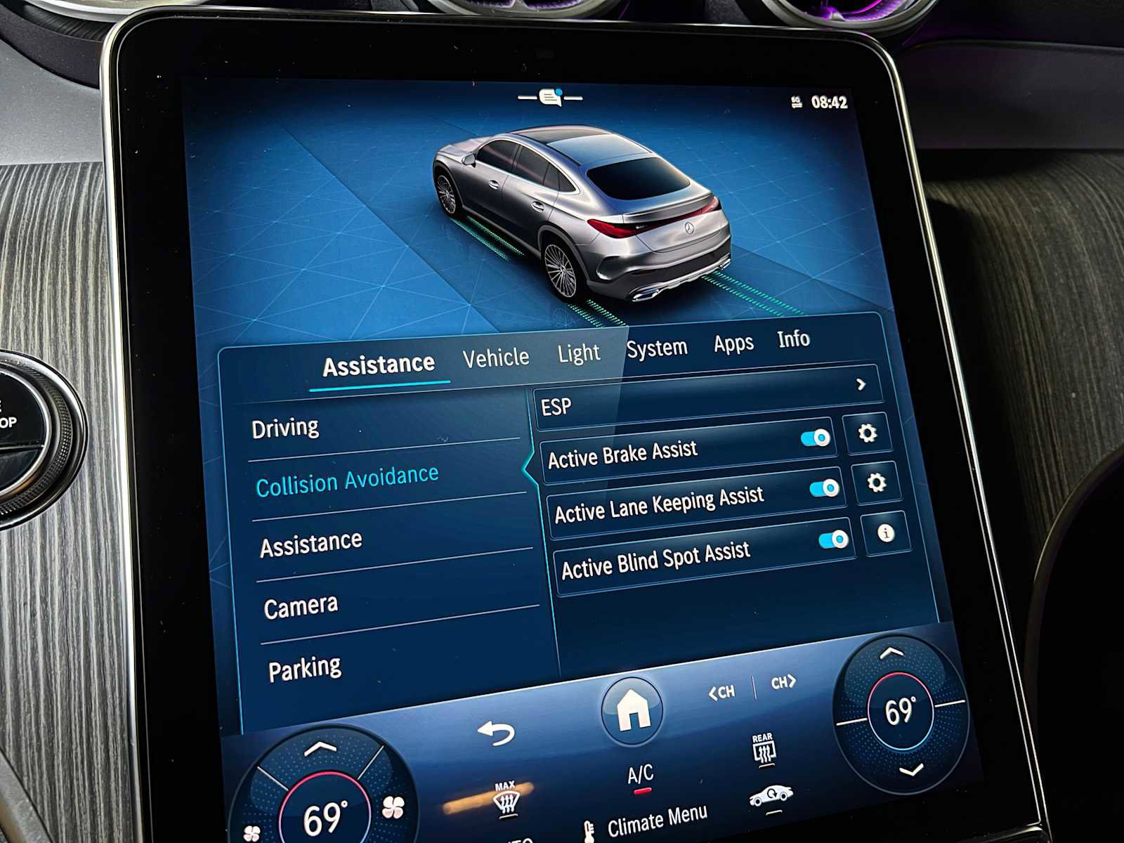 Certified 2025 Mercedes-Benz GLC 300 4MATIC image 33