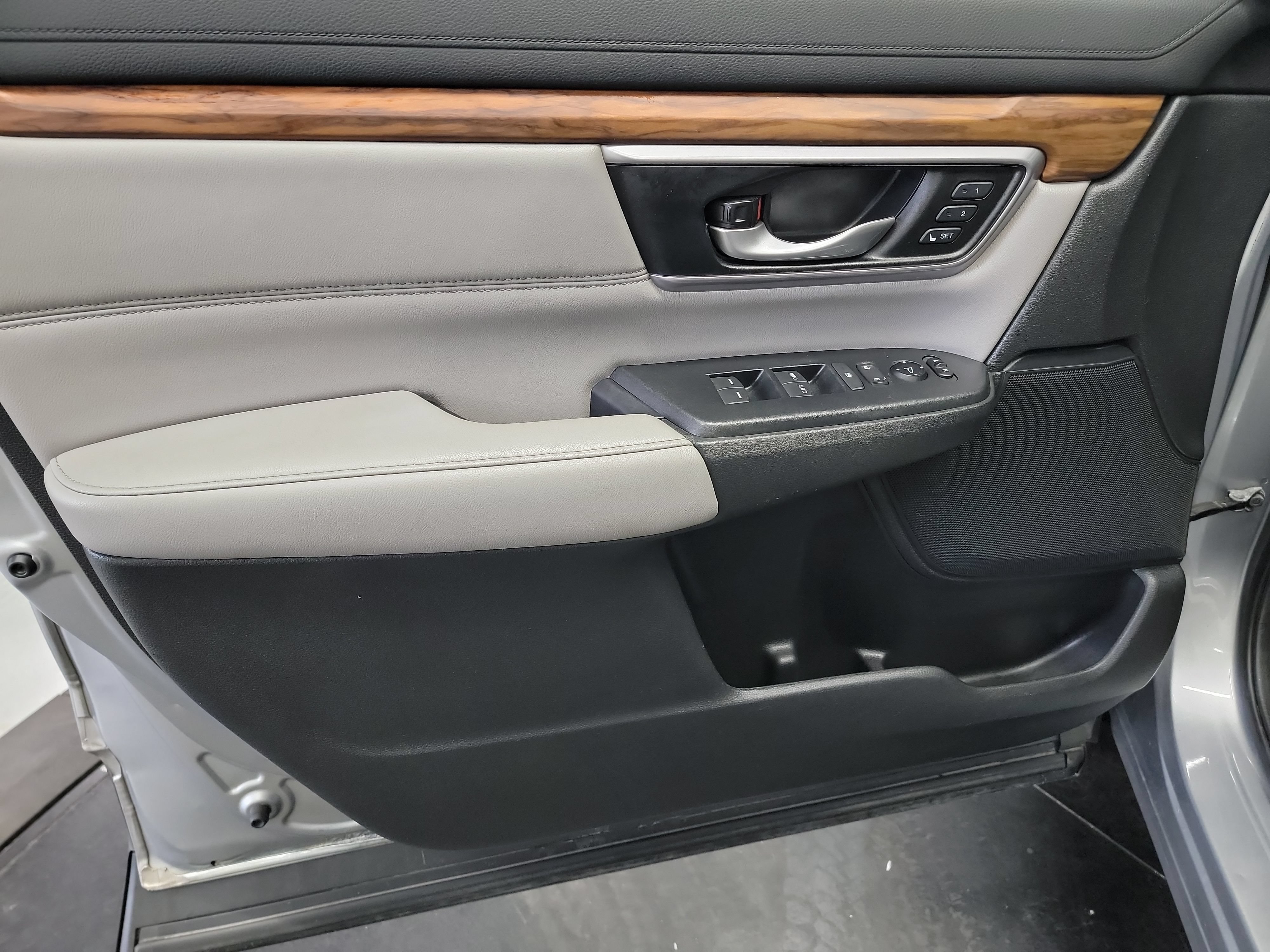 Used 2017 Honda CR-V EX-L image 13
