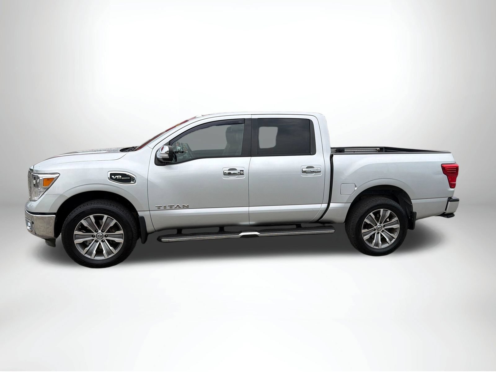 Used 2017 Nissan Titan SL AWD/4WD image 3
