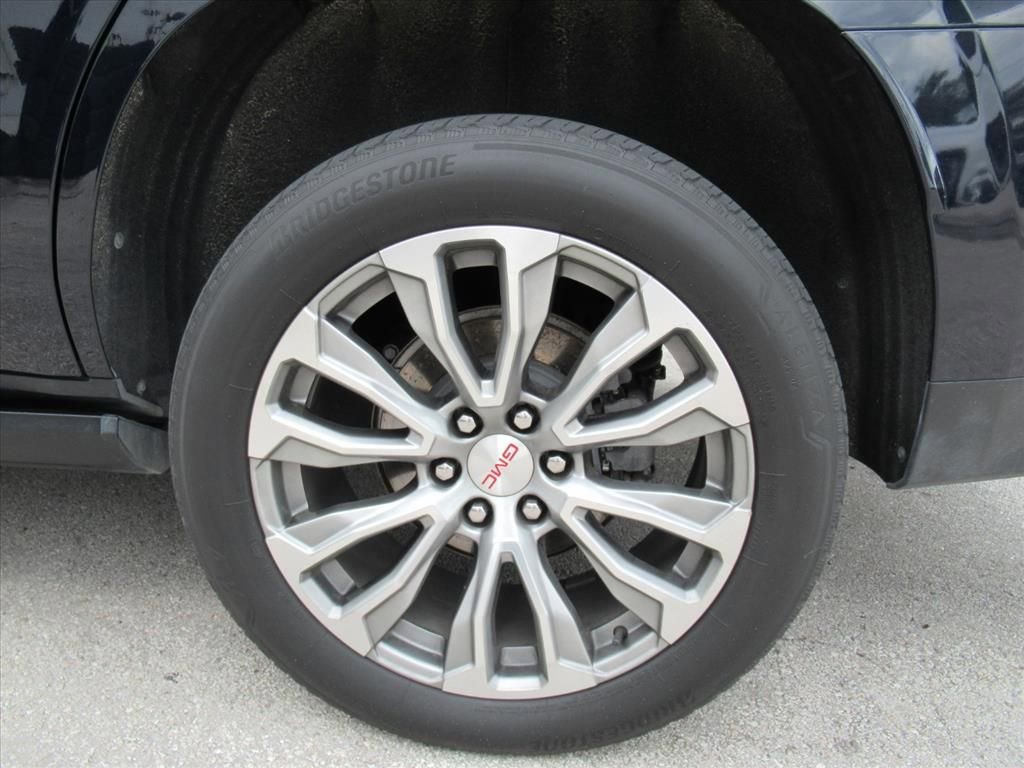 Used 2021 GMC Yukon Denali w/ Denali Premium Package image 5