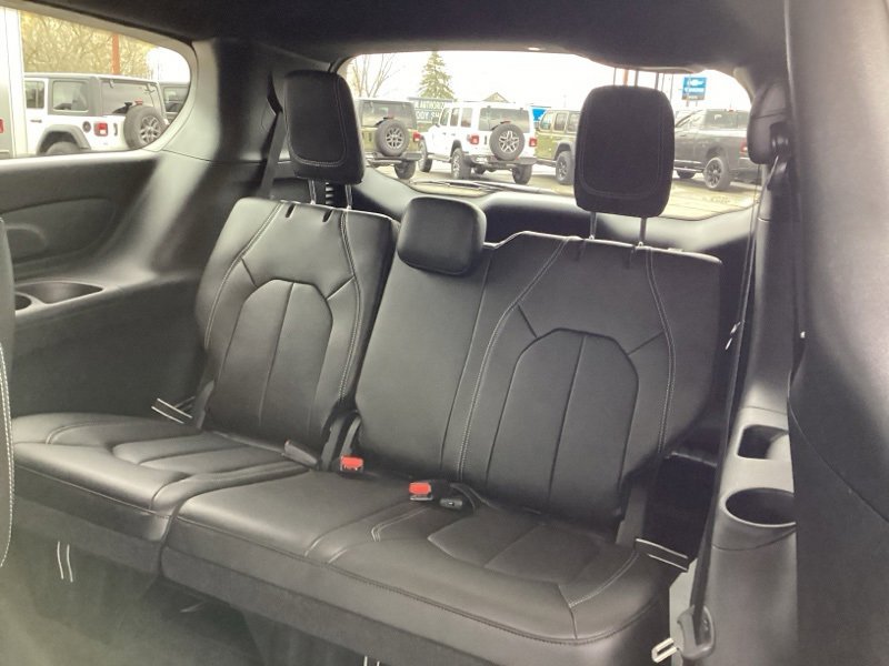 New 2026 Chrysler Pacifica Select image 18