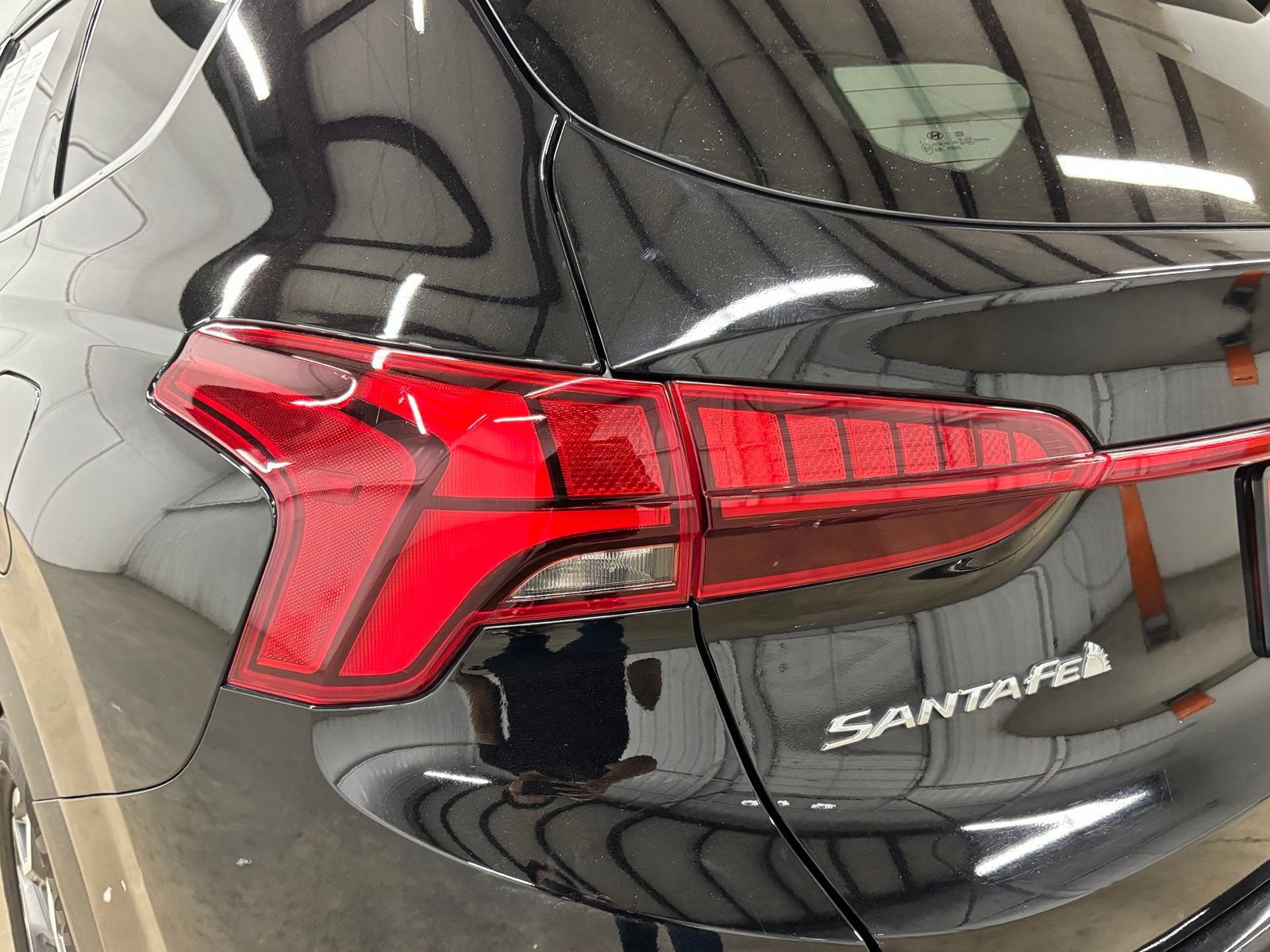 Used 2021 Hyundai Santa Fe Limited AWD/4WD image 9