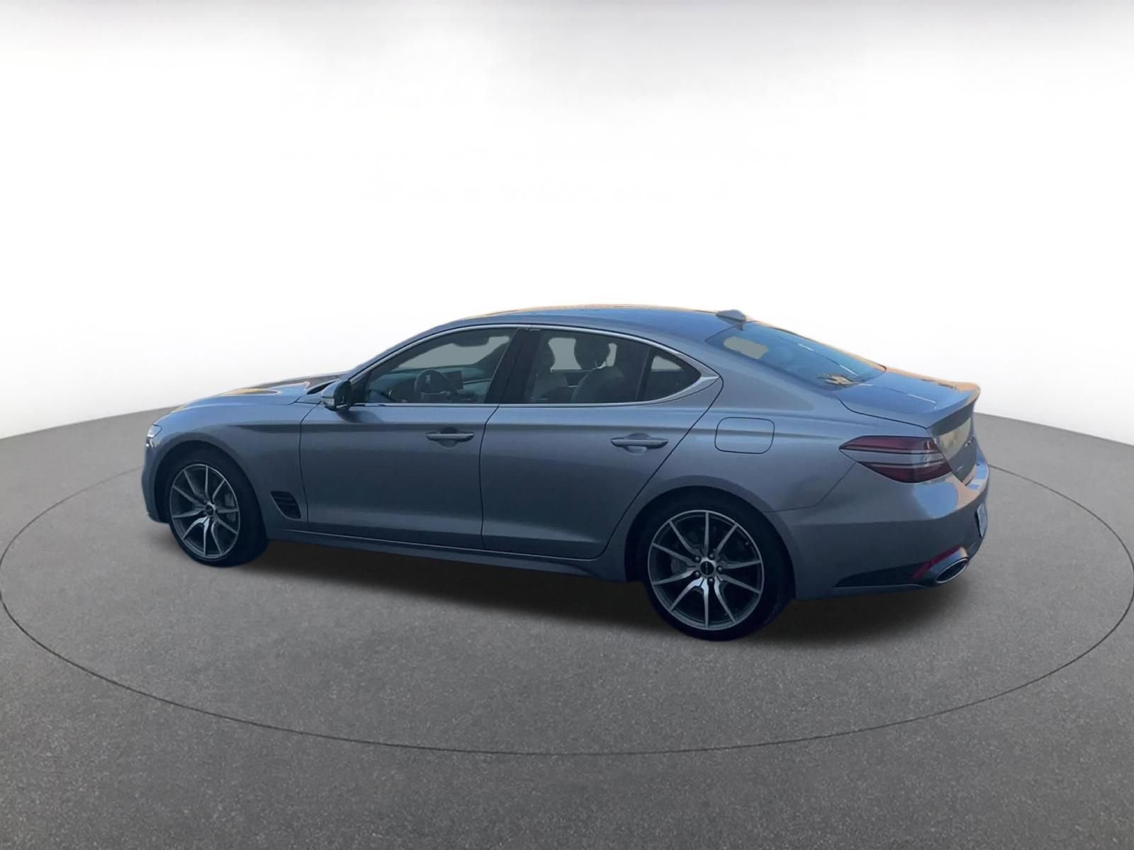 Used 2024 Genesis G70 2.5T image 10