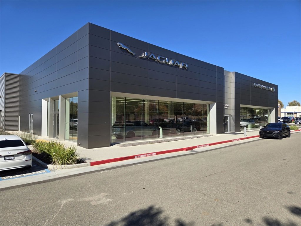 Used 2023 Porsche Taycan w/ Premium Package image 28