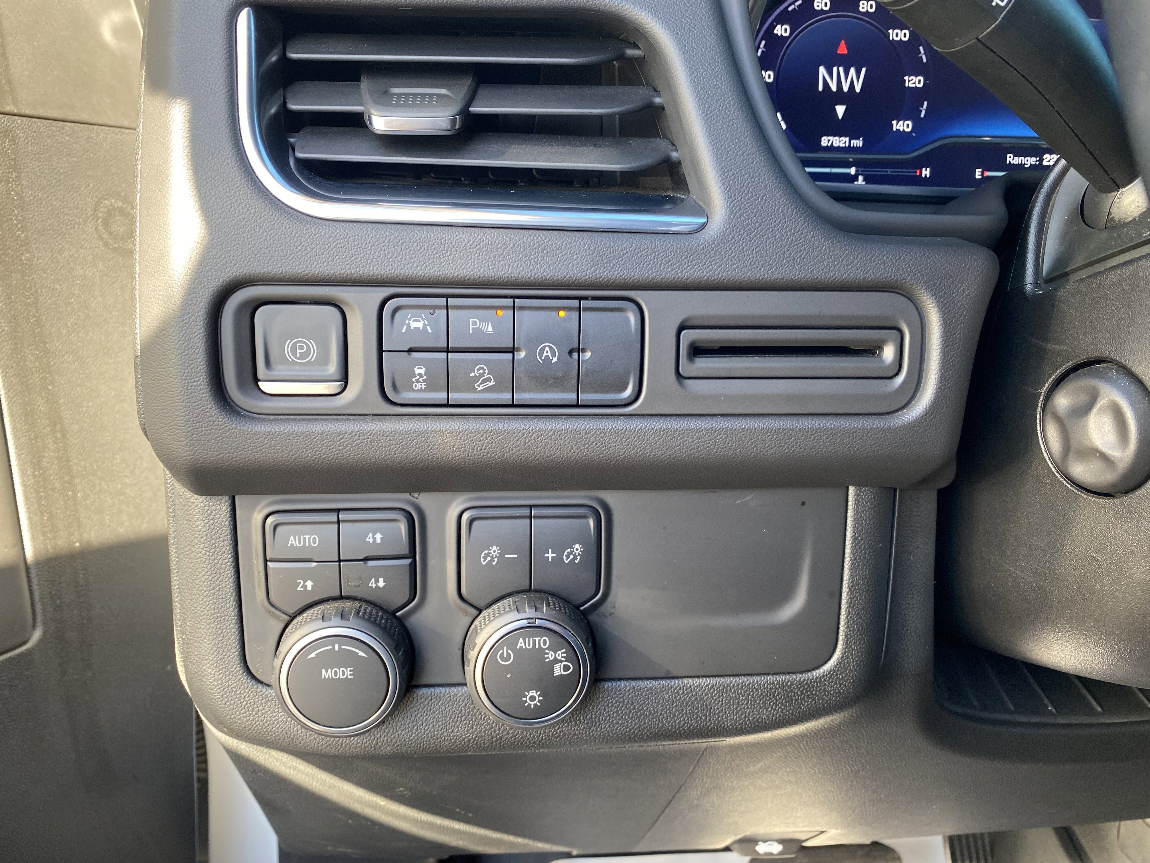 Used 2023 Chevrolet Tahoe Premier image 18