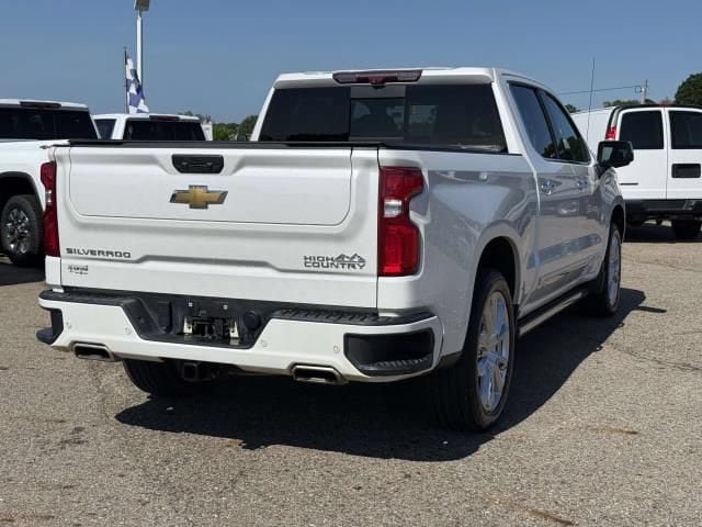 Used 2023 Chevrolet Silverado 1500 High Country w/ Technology Package AWD/4WD image 5