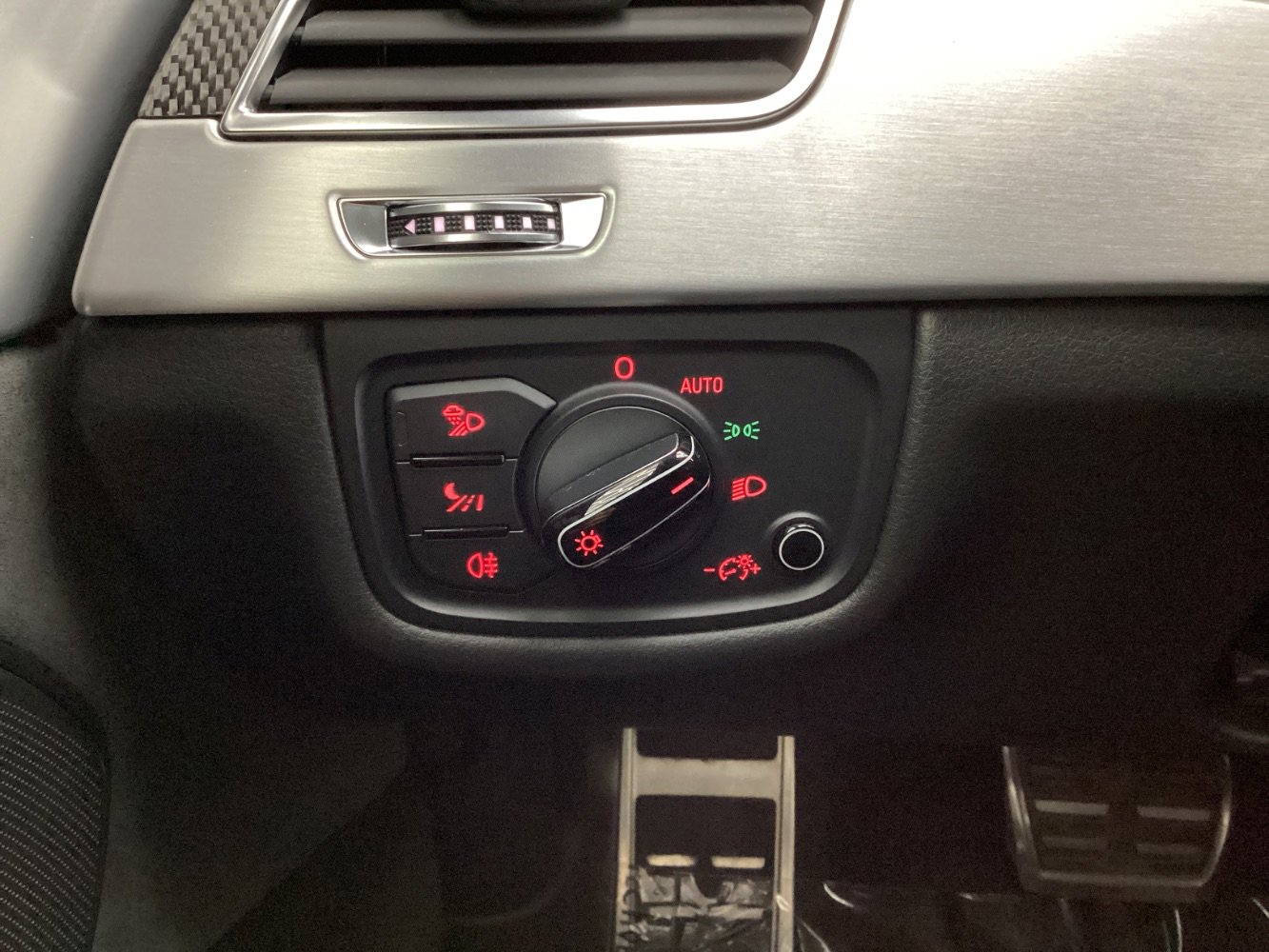 Used 2013 Audi S8 image 43