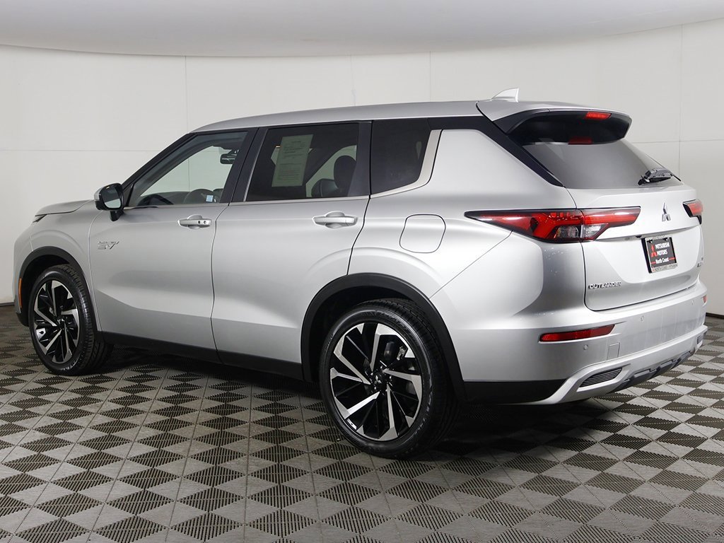 Used 2024 Mitsubishi Outlander SE image 11