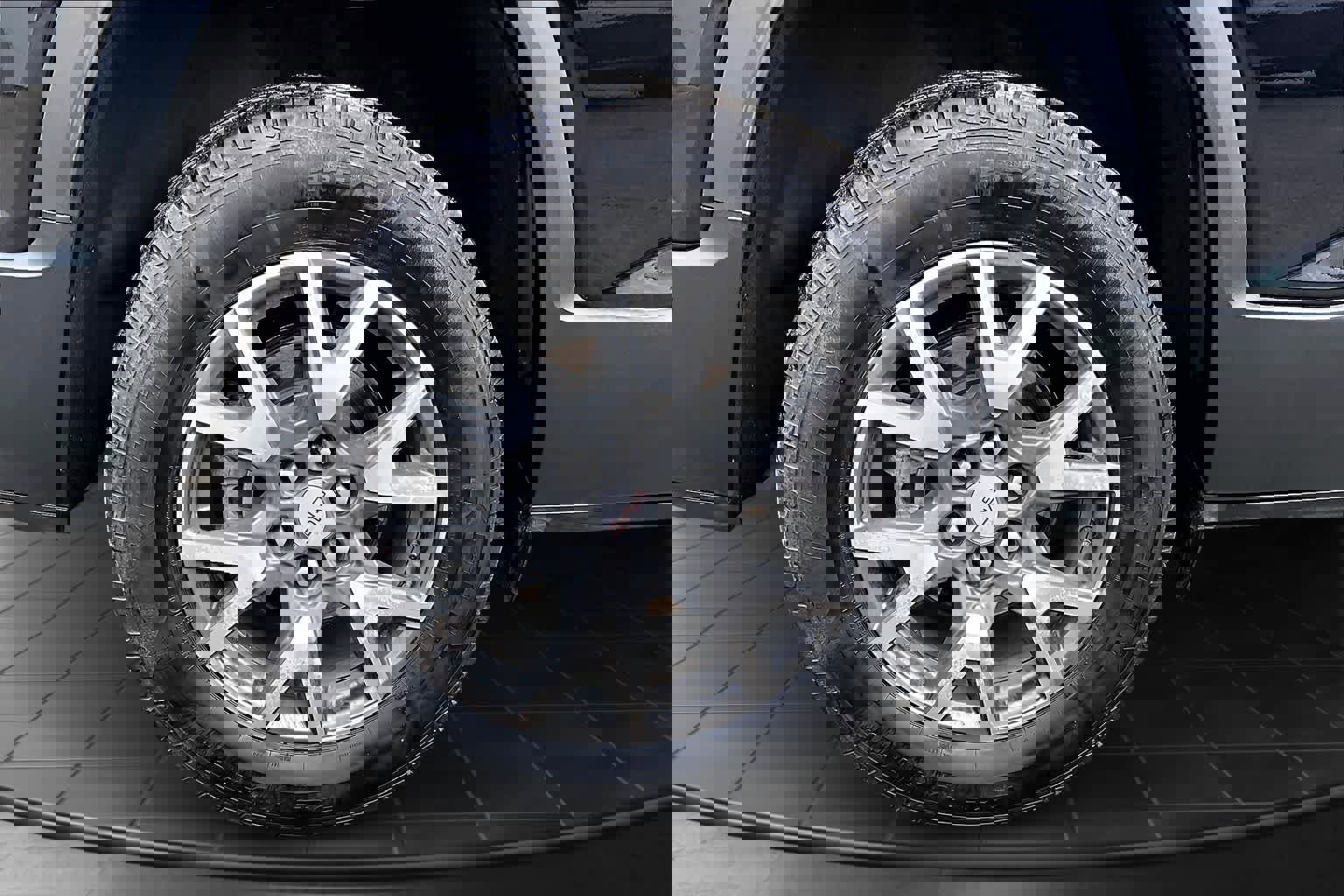 Used 2023 GMC Acadia SLE w/ Driver Convenience Package image 35