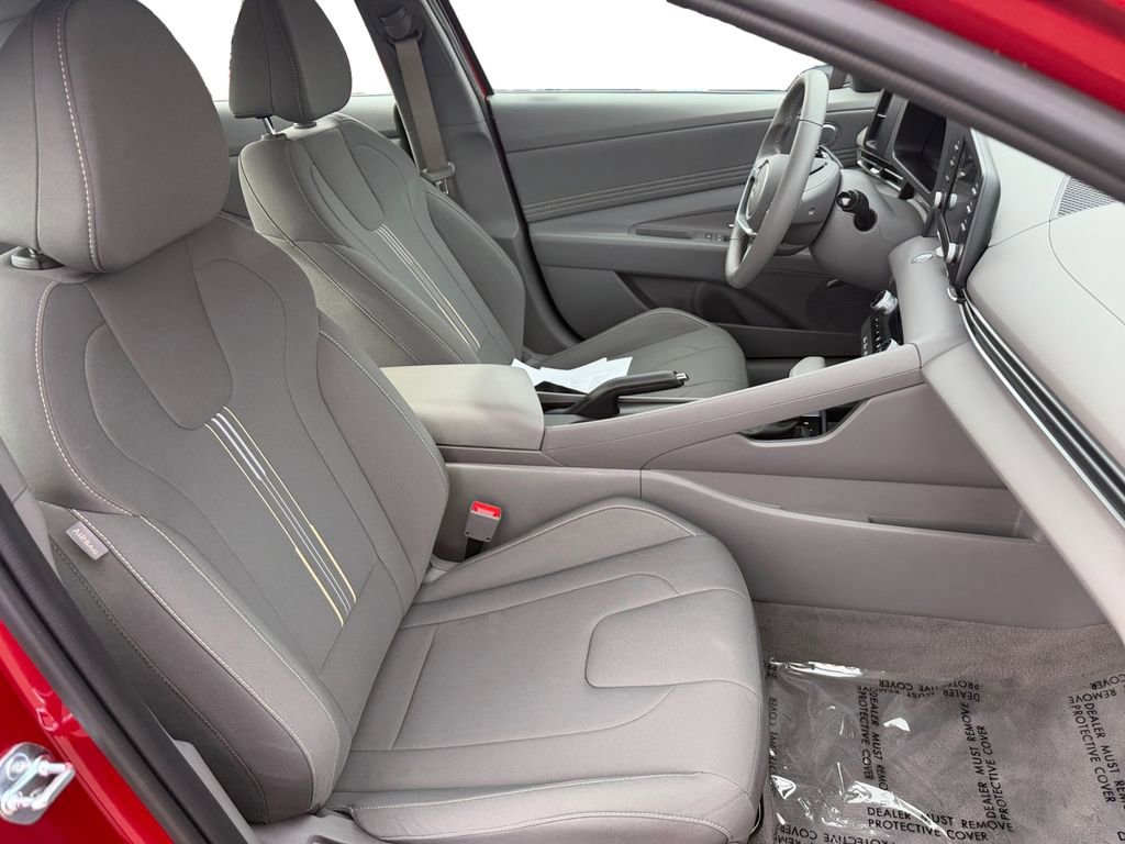 Certified 2025 Hyundai Elantra Sport image 15