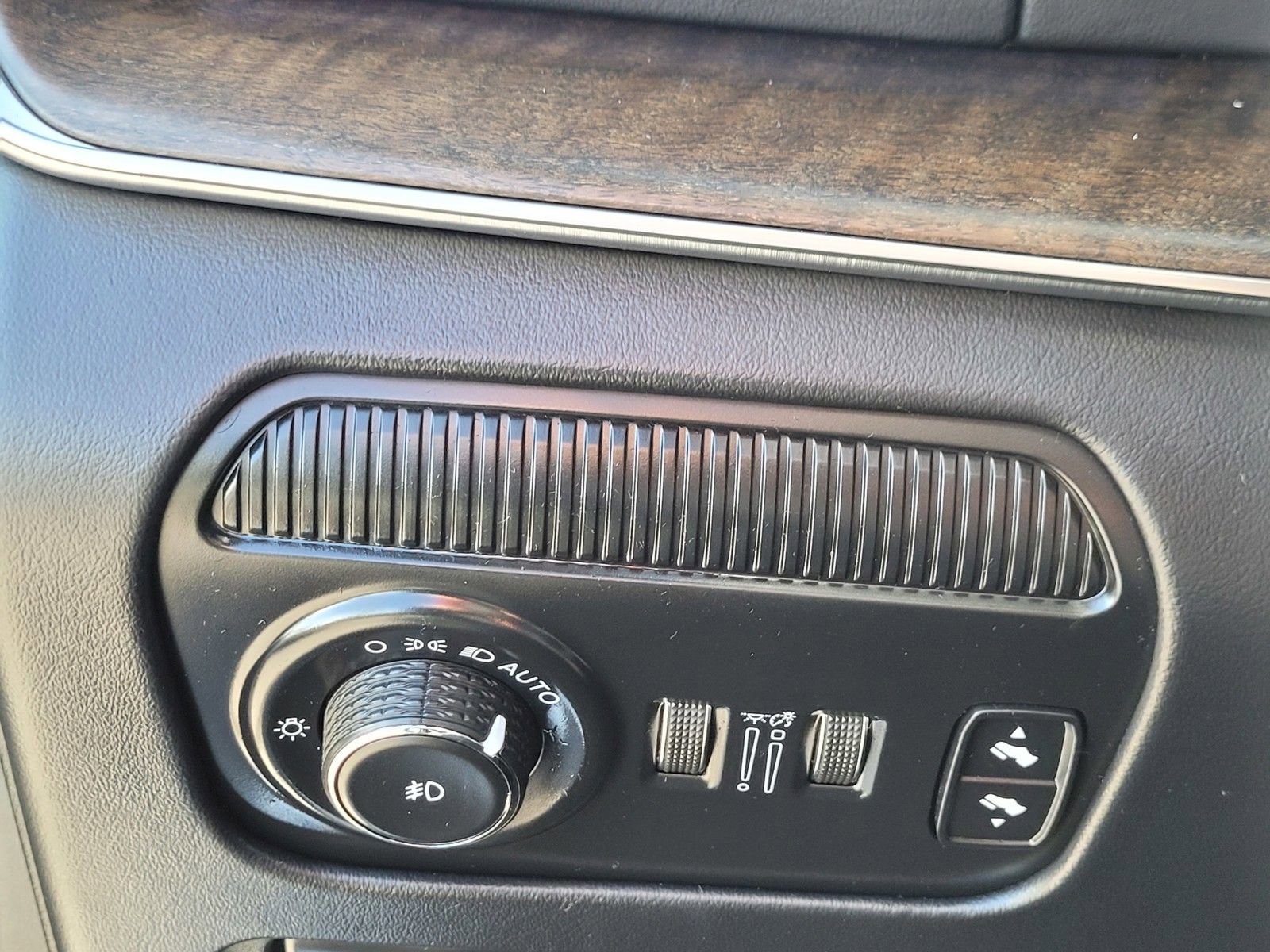 Used 2023 Jeep Grand Wagoneer L Series II image 28