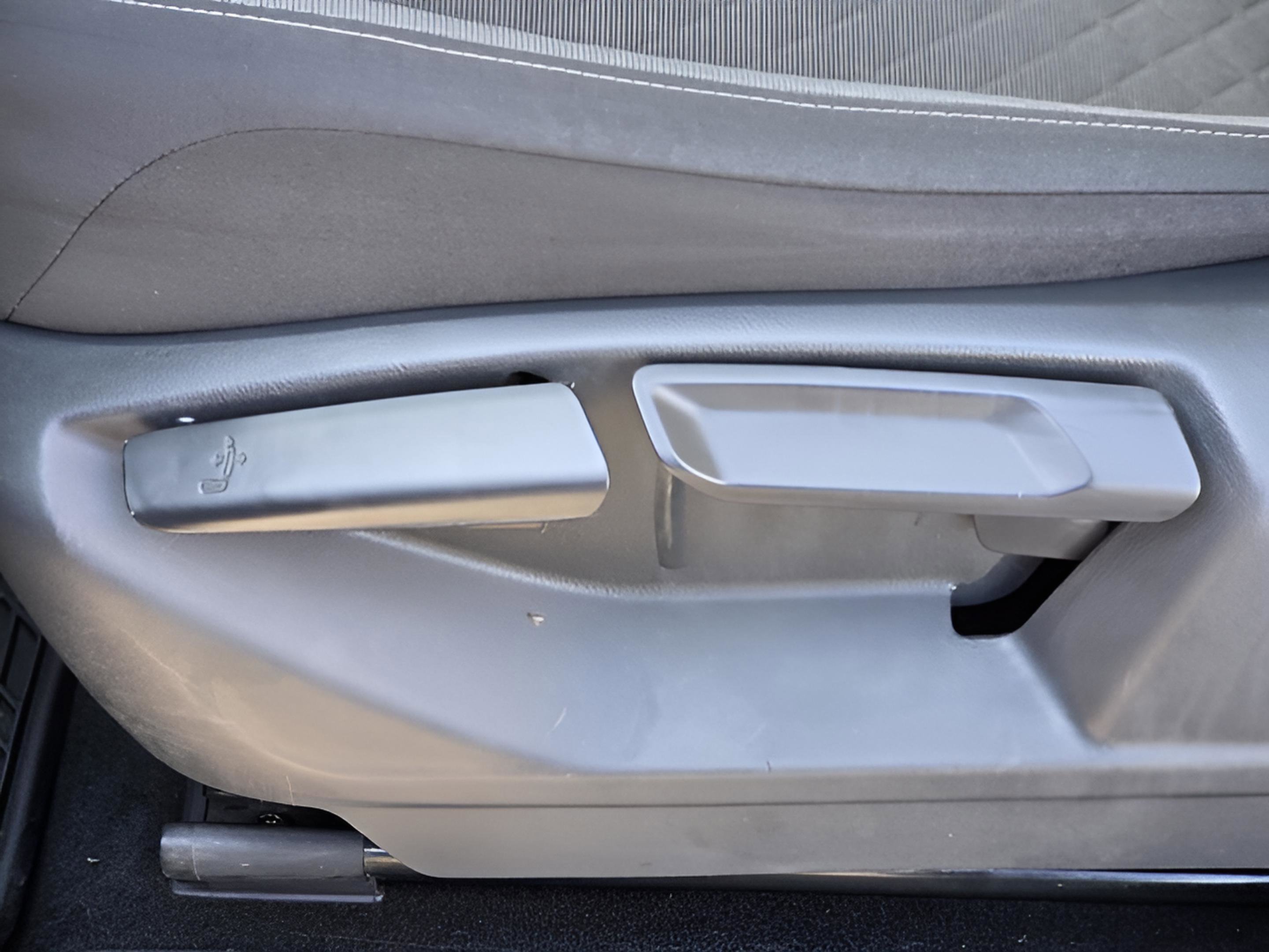 Used 2019 Volkswagen Tiguan S w/ Driver Assistance Package image 15