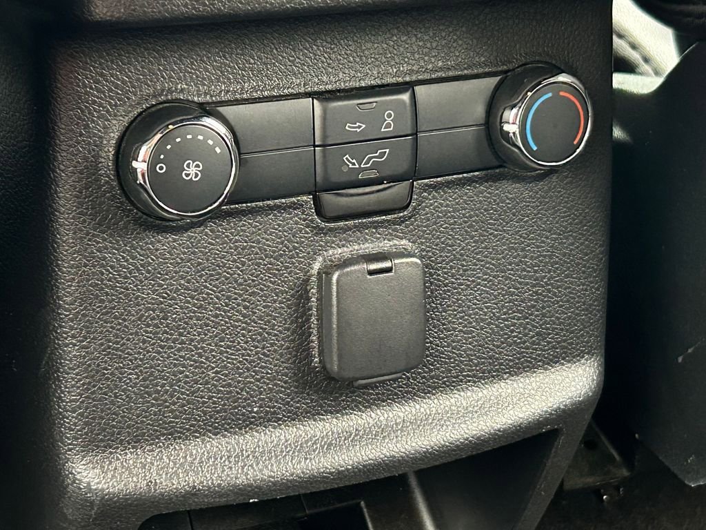 Used 2018 Ford Explorer XLT w/ Equipment Group 202A FWD image 37