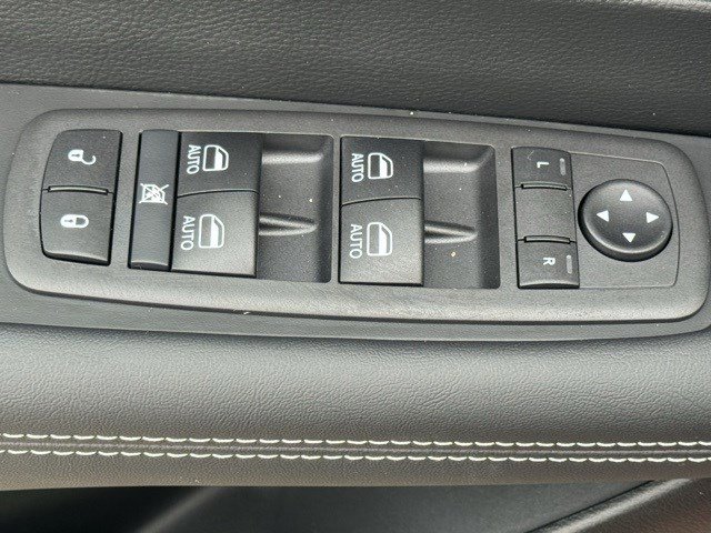 New 2026 Chrysler Pacifica Select image 11