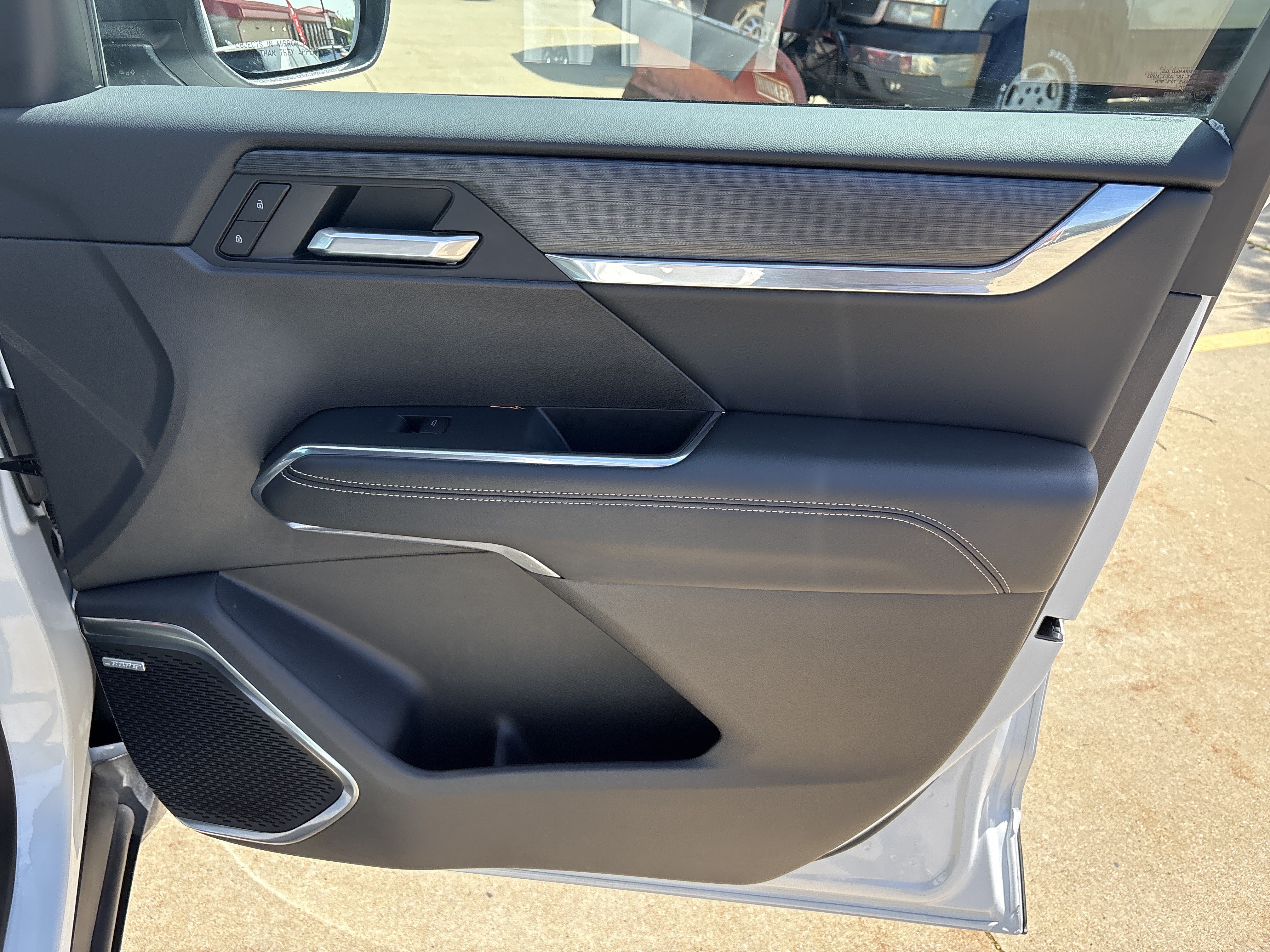 Used 2025 GMC Acadia Elevation FWD image 18