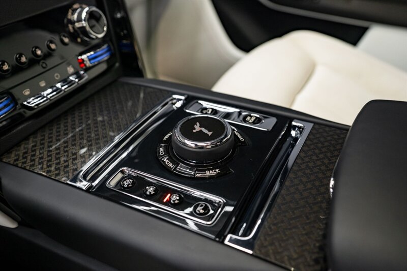 Used 2023 Rolls-Royce Cullinan Black Badge w/ Dark Exterior Package AWD/4WD image 15