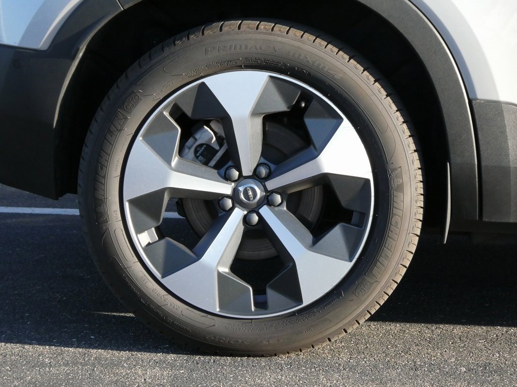 Used 2024 Volvo XC40 B5 Plus image 19