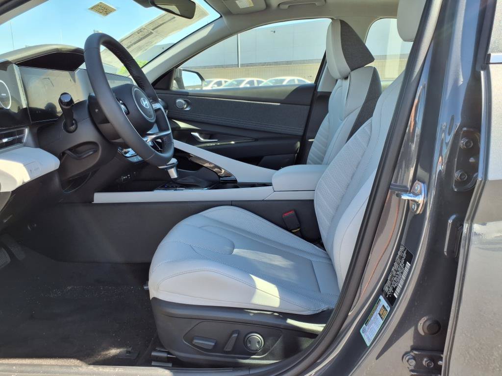 New 2025 Hyundai Elantra Limited FWD image 6
