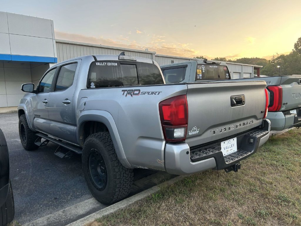Used 2019 Toyota Tacoma TRD Sport w/ Technology Package RWD image 5