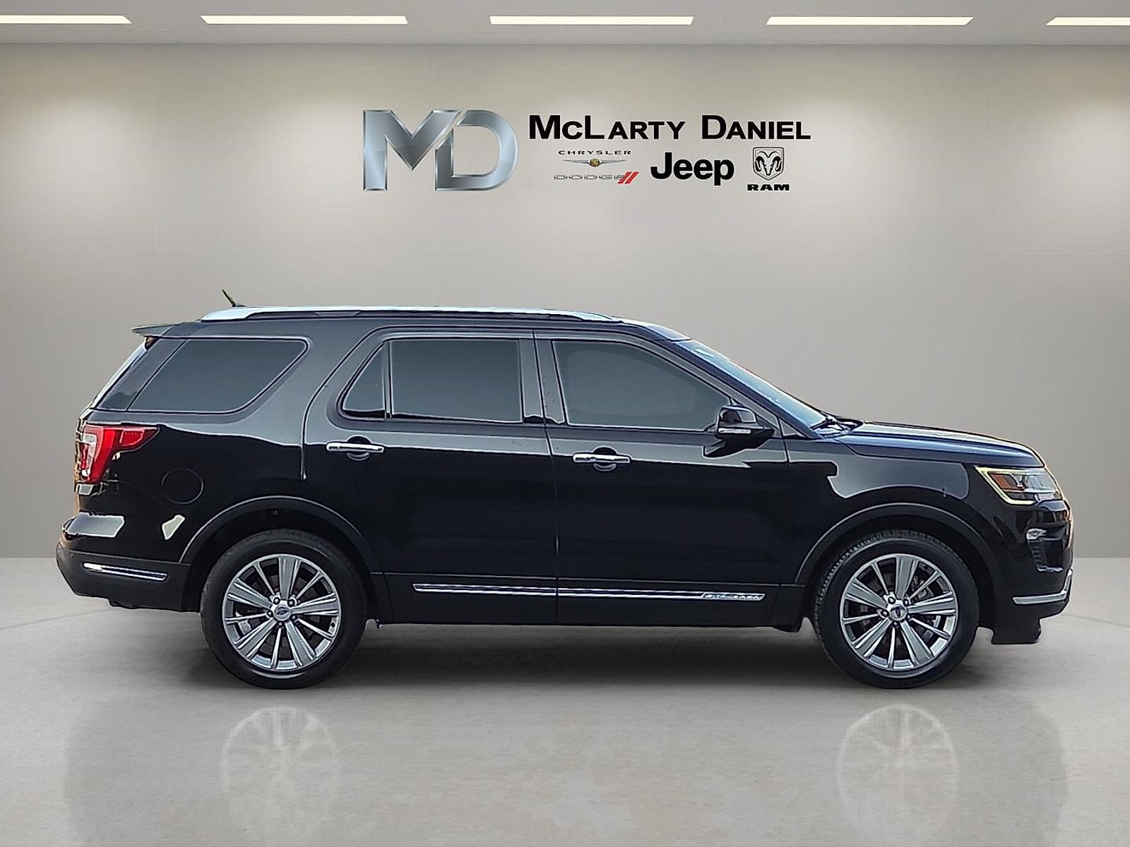 Used 2018 Ford Explorer Limited AWD/4WD image 6