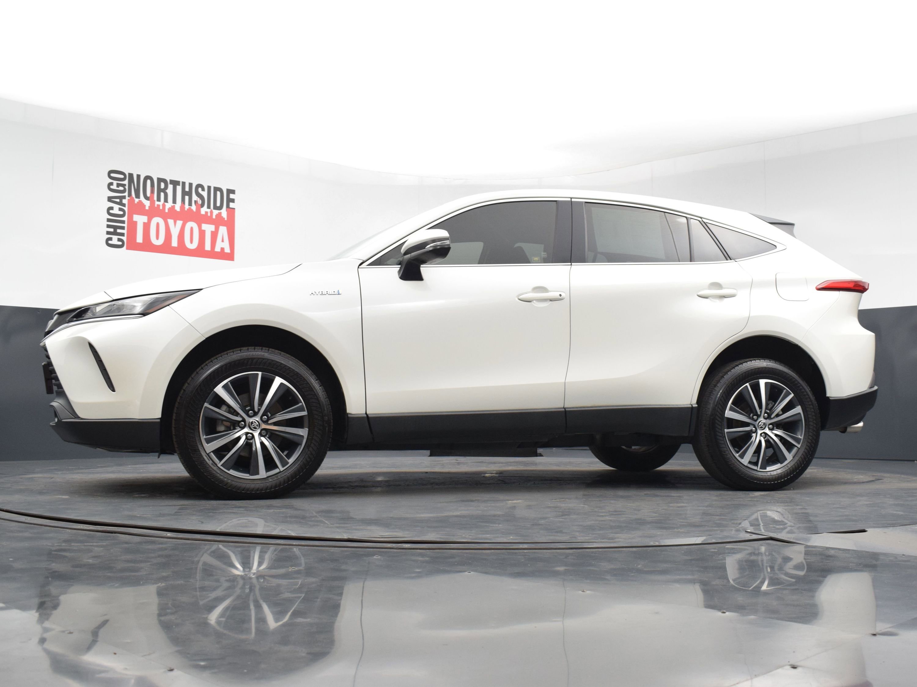 Used 2021 Toyota Venza LE image 26