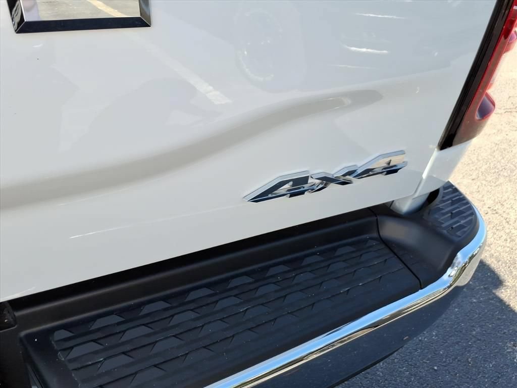 New 2026 RAM 2500 Tradesman w/ Chrome Appearance Group AWD/4WD image 5