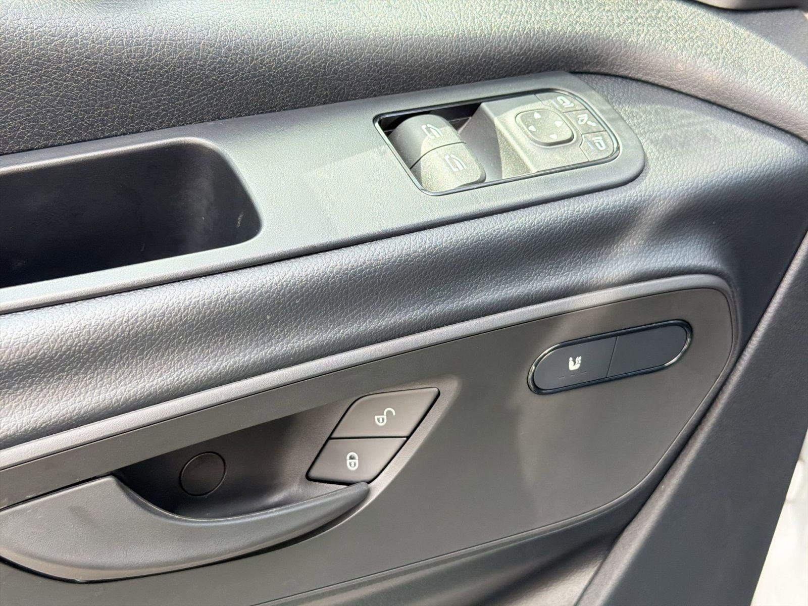 New 2025 Mercedes-Benz eSprinter 170 Cargo image 13