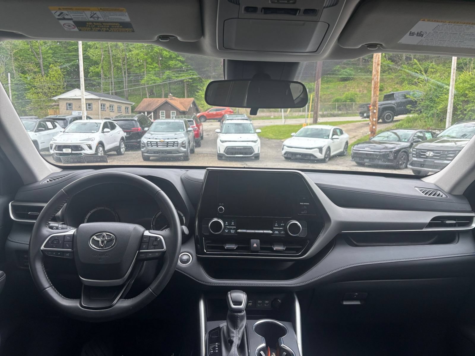 Used 2025 Toyota Highlander LE FWD image 36