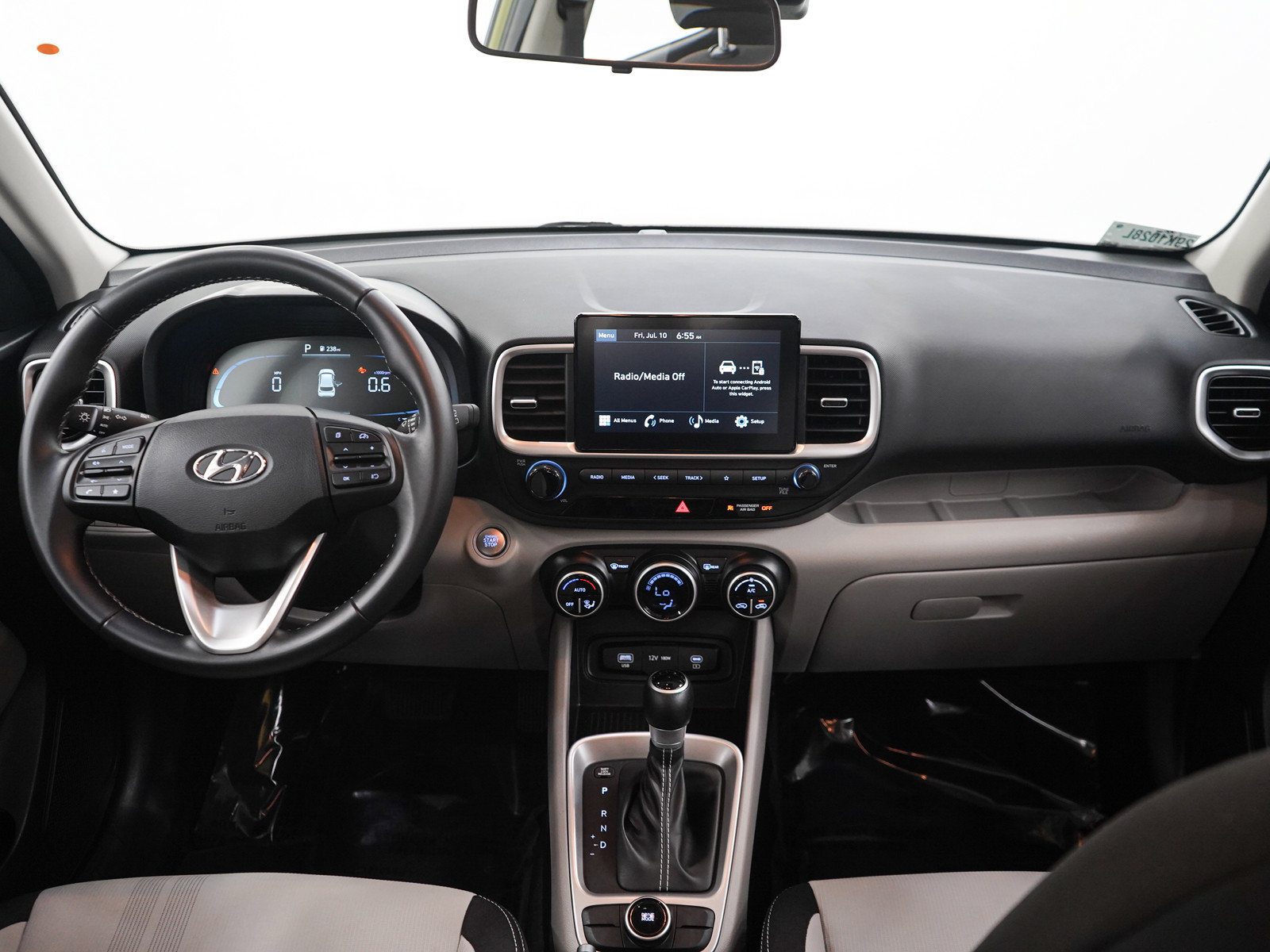 Used 2024 Hyundai Venue SEL FWD image 13