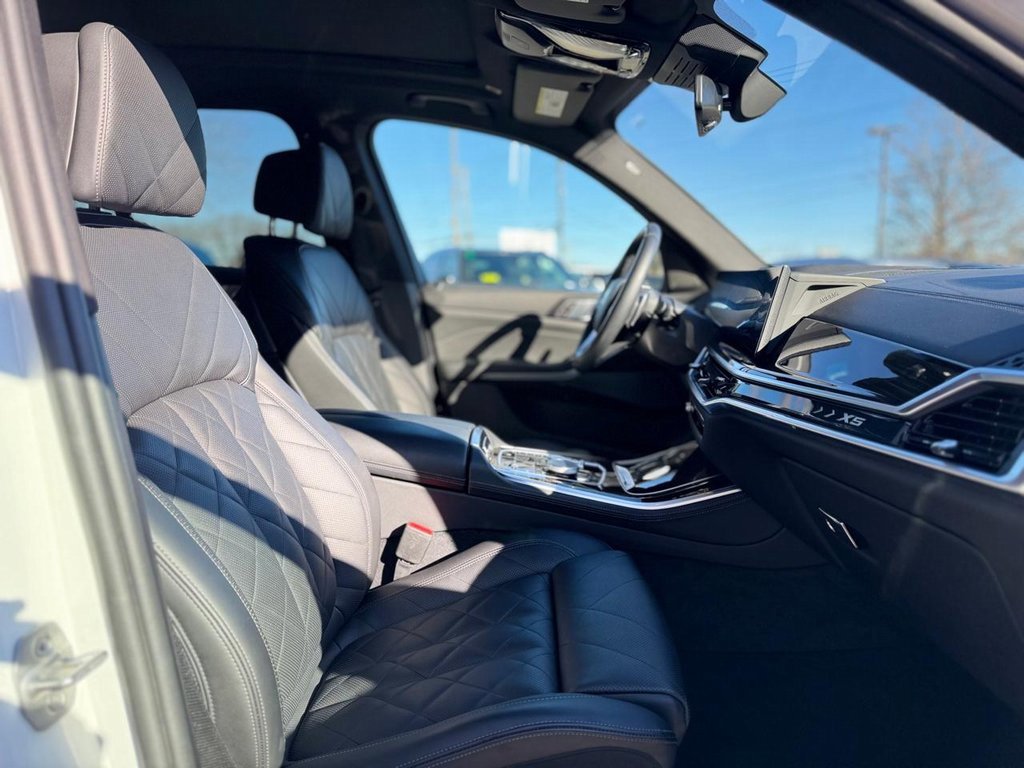 Used 2024 BMW X5 xDrive50e image 23