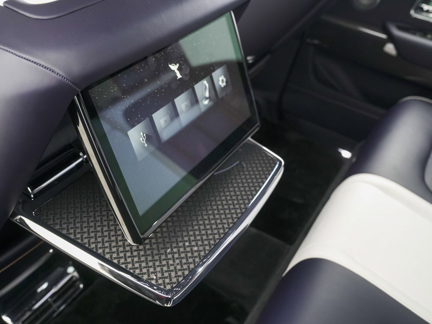 New 2026 Rolls-Royce Cullinan Black Badge image 47