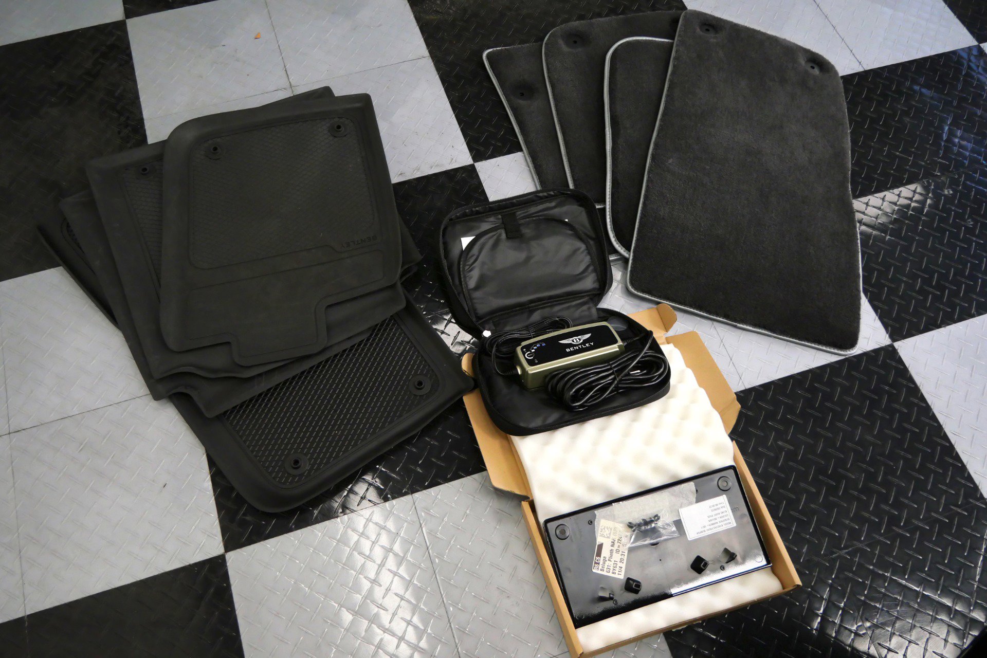 Used 2024 Bentley Flying Spur W12 image 41