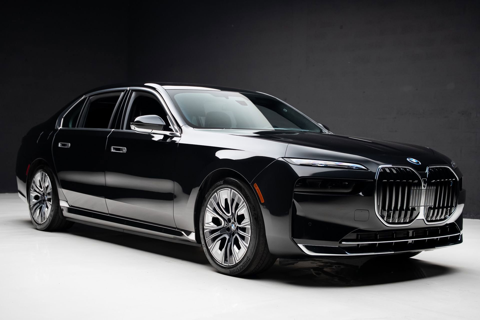 Used 2024 BMW i7 xDrive60 w/ Executive Package image 90