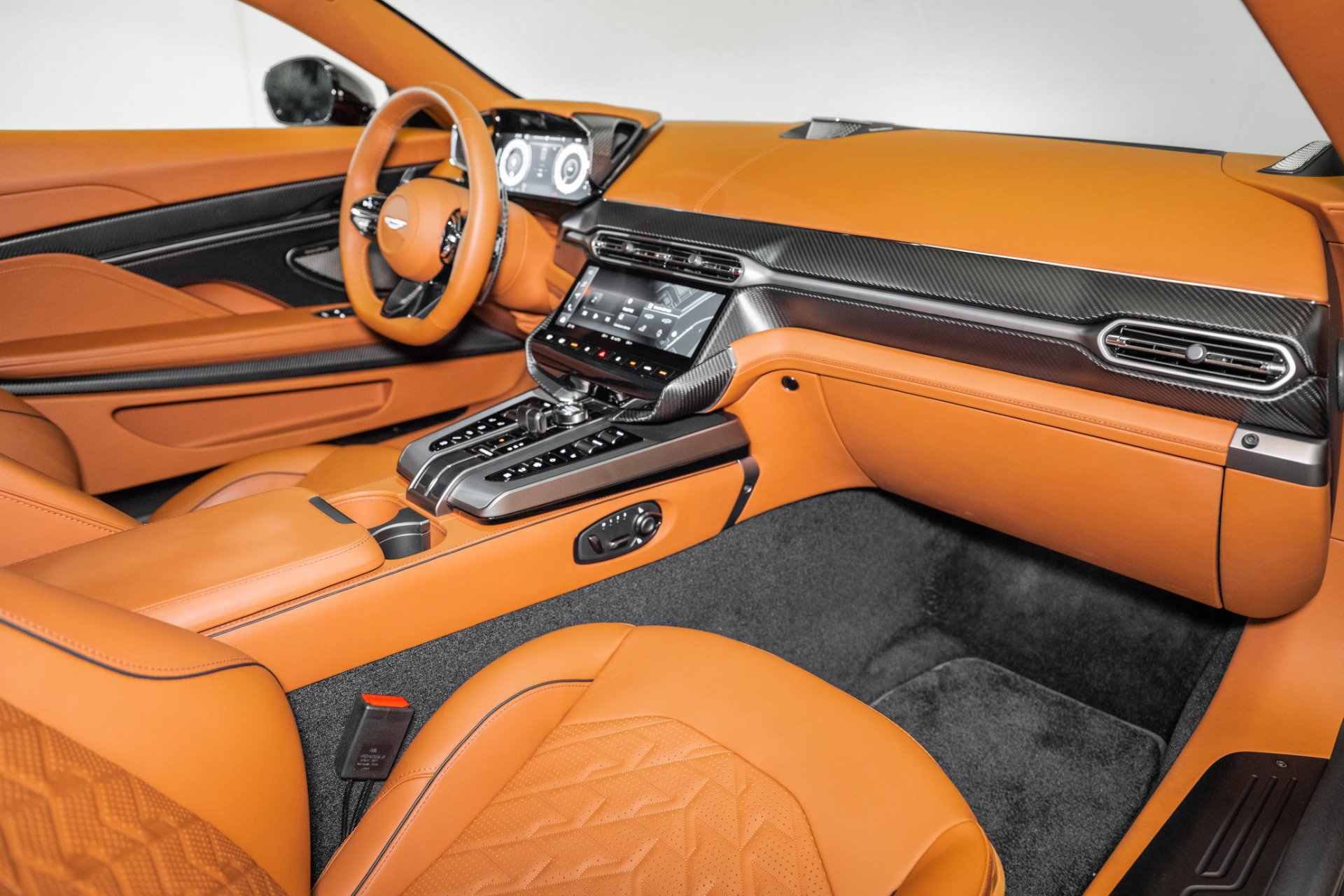 Used 2025 Aston Martin Vanquish image 16