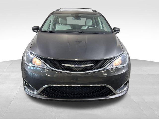 Used 2020 Chrysler Pacifica Touring-L FWD image 8