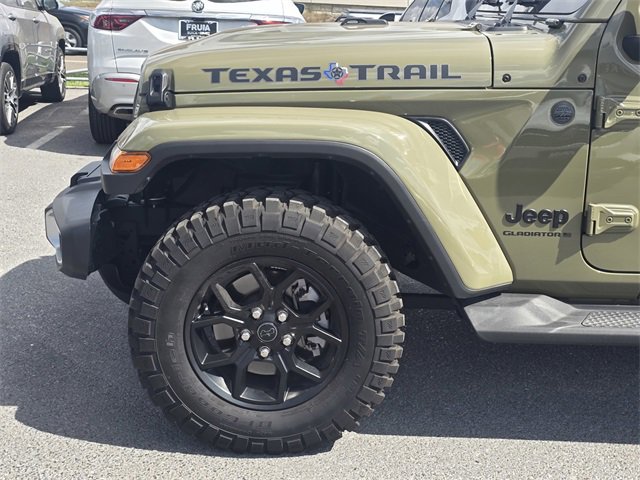 Used 2025 Jeep Gladiator Sport image 9