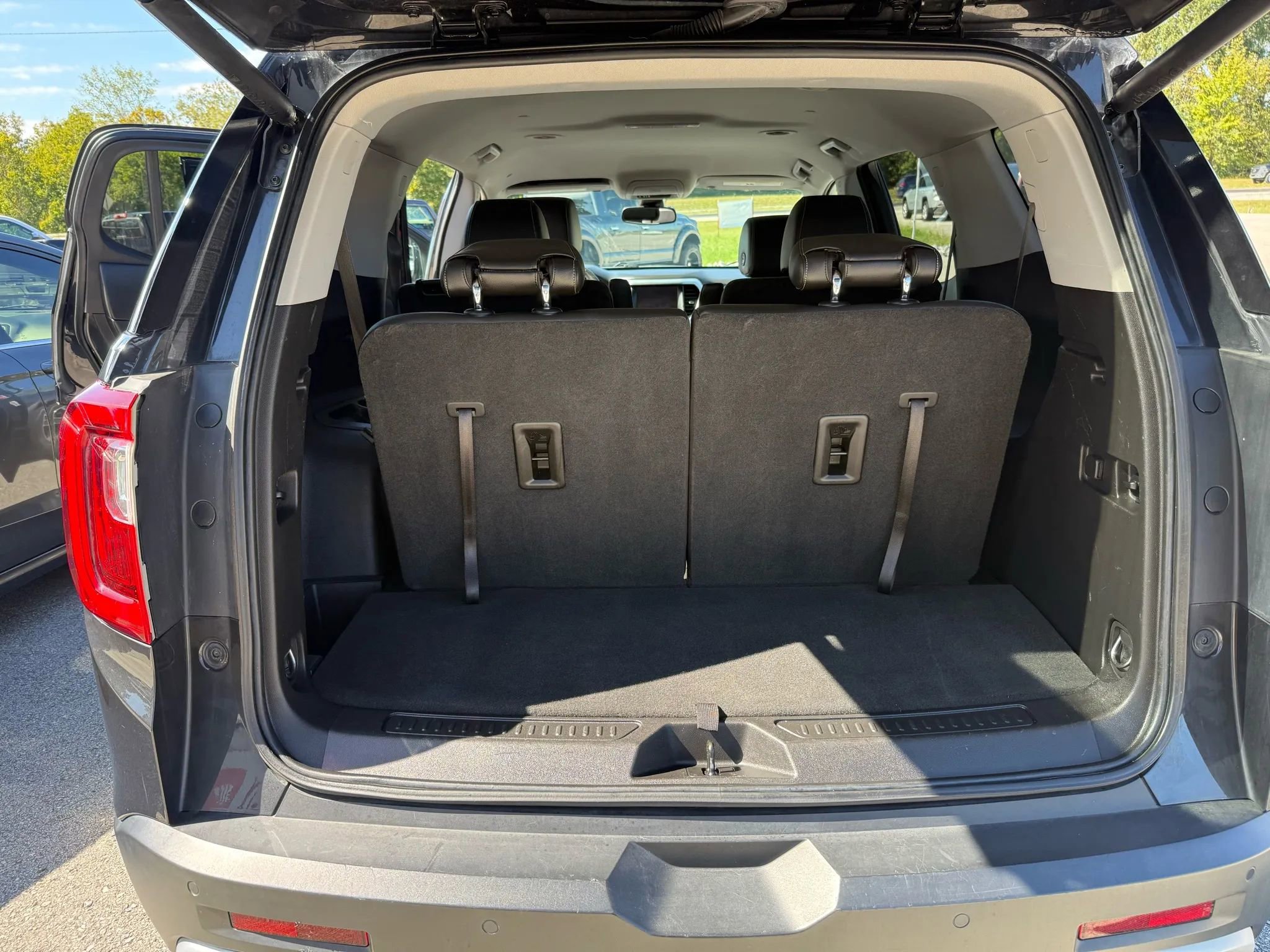 Used 2020 GMC Acadia SLT w/ Driver Alert Package II image 11
