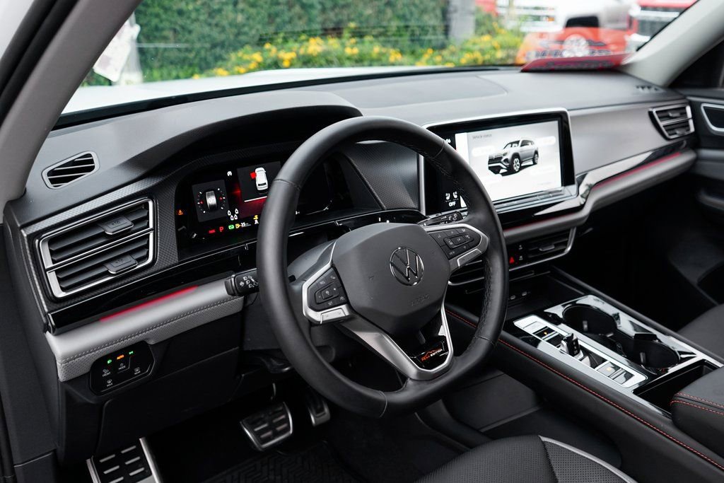 Used 2025 Volkswagen Atlas Peak Edition SE image 19