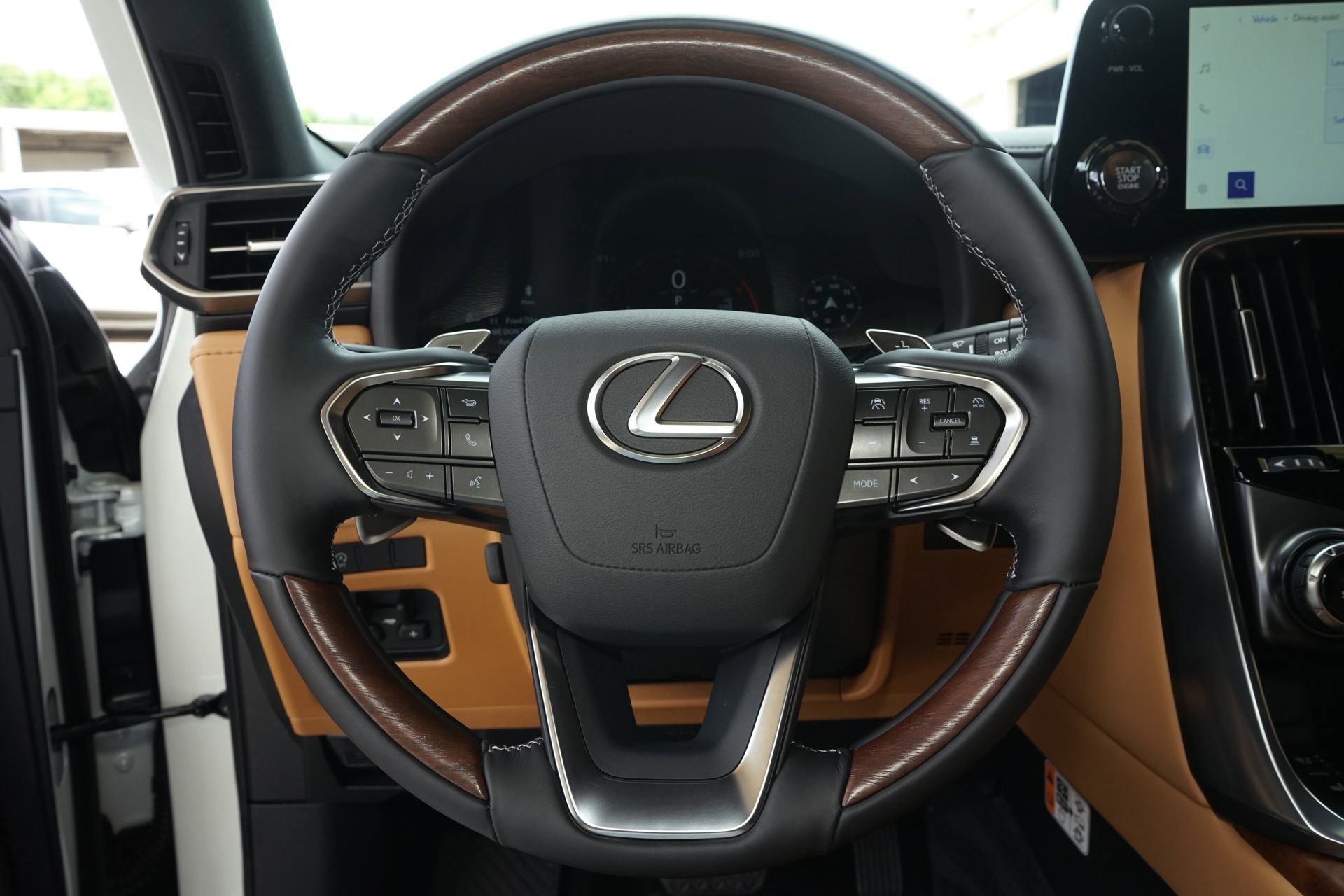 Used 2024 Lexus LX 600 4WD w/ Luxury Package image 13