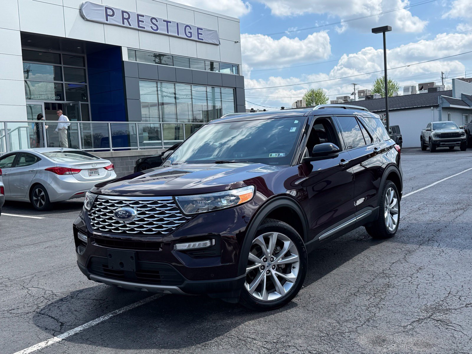 Used 2022 Ford Explorer Platinum w/ Equipment Group 601A AWD/4WD image 1