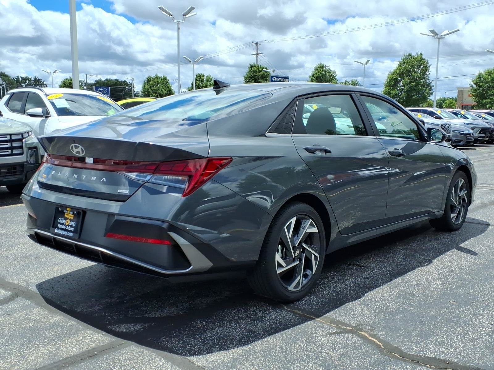 New 2025 Hyundai Elantra Limited FWD image 10