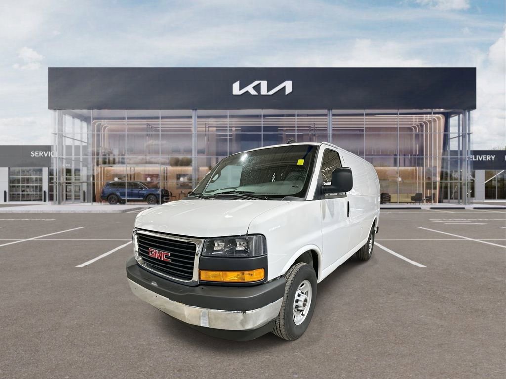 Used 2024 GMC Savana 2500 w/ Driver Convenience Package image 4