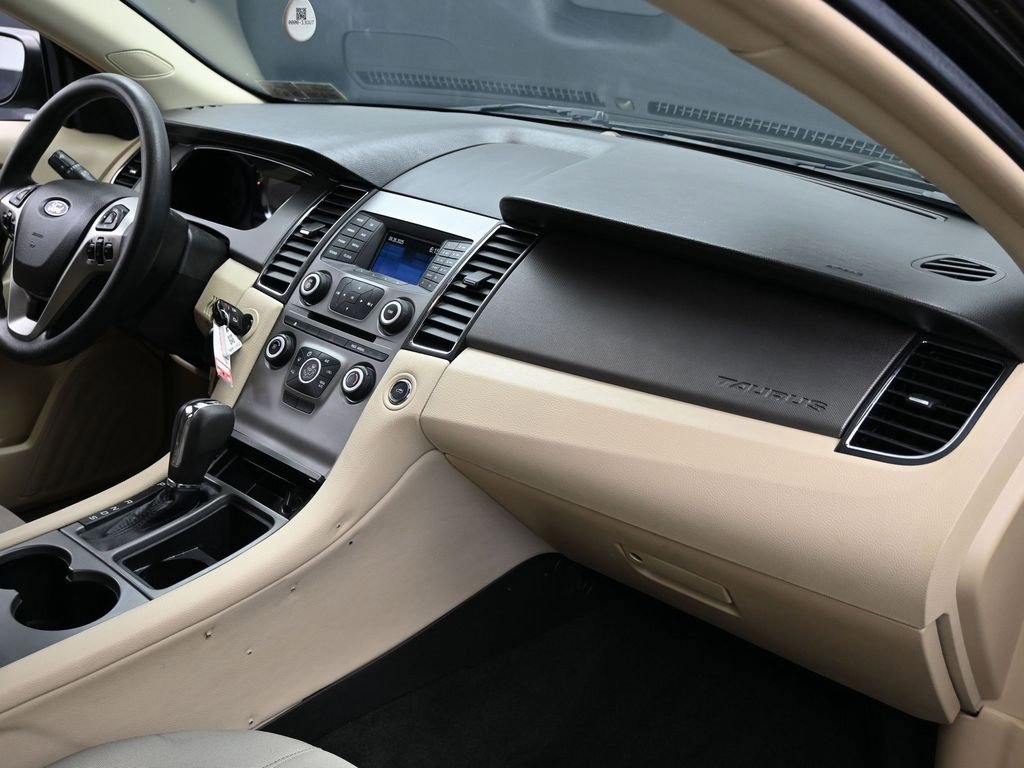 Used 2016 Ford Taurus SE image 27