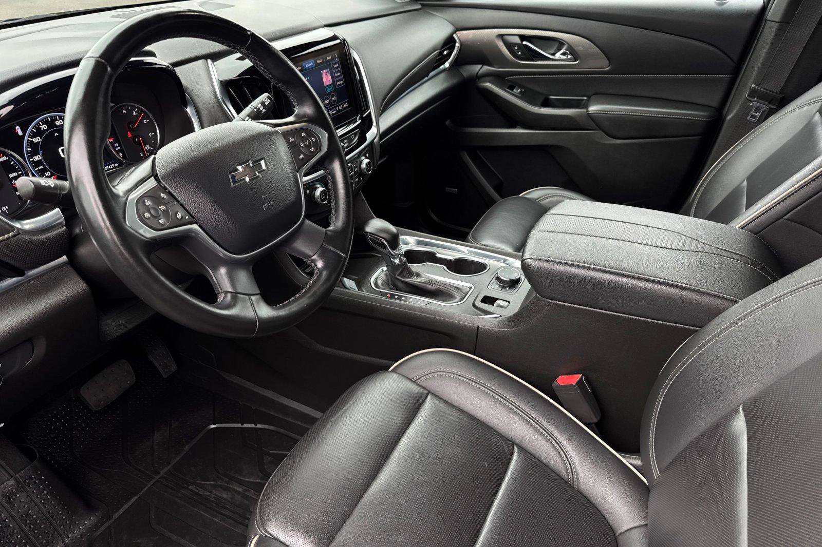 Used 2023 Chevrolet Traverse Premier w/ Redline Edition image 2