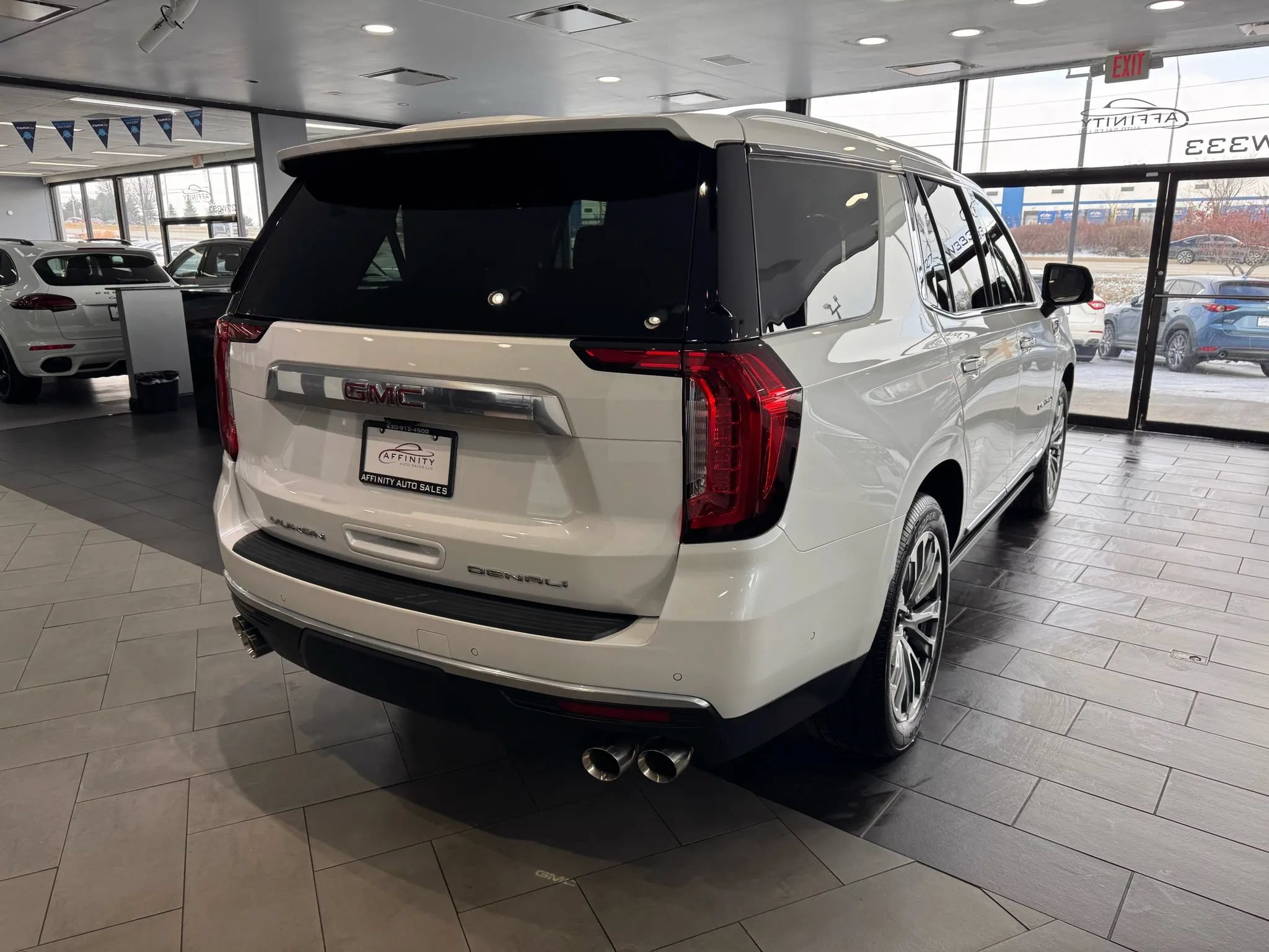 Used 2023 GMC Yukon Denali w/ Denali Reserve Package AWD/4WD image 6