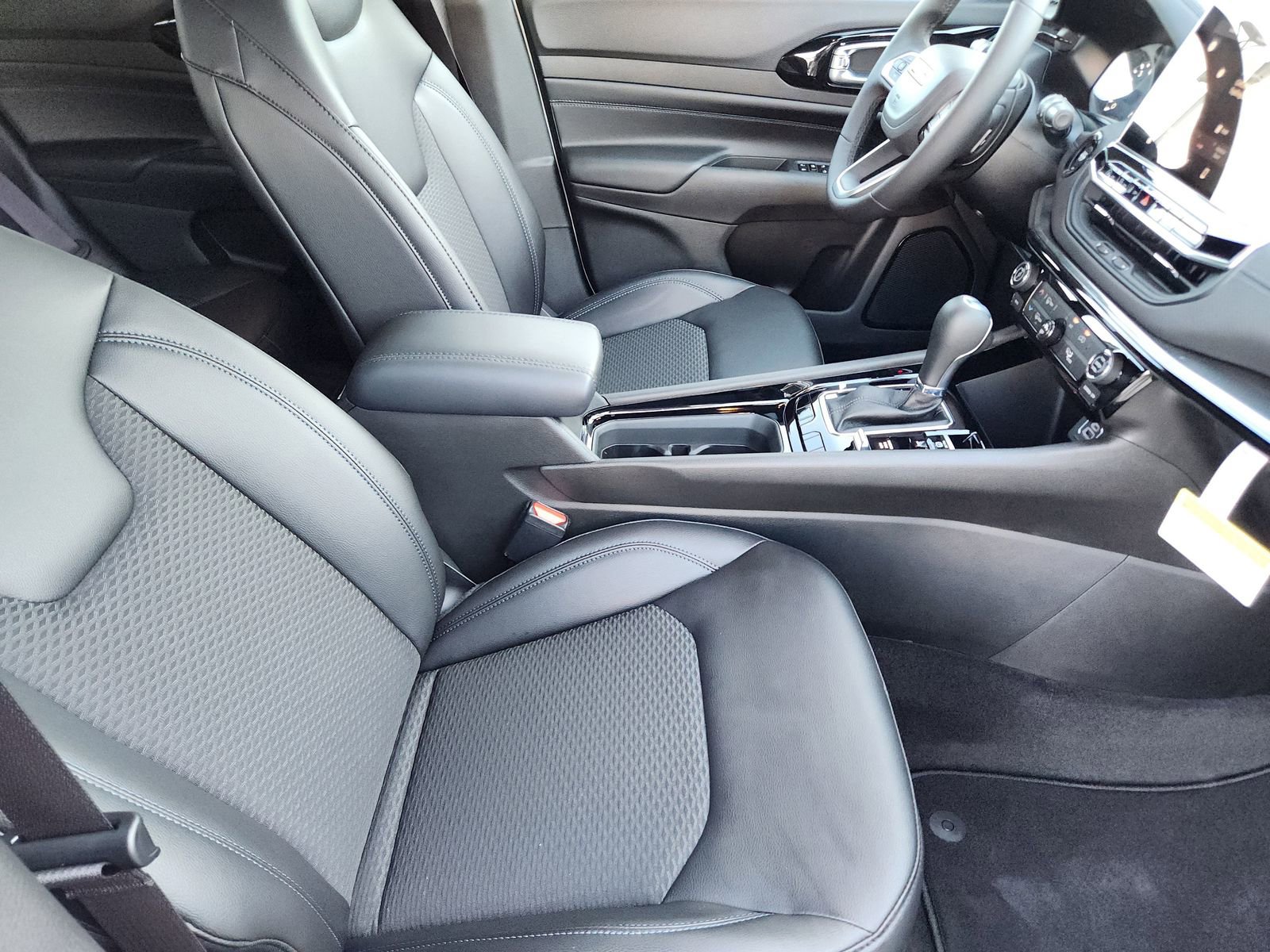 New 2026 Jeep Compass Latitude image 14