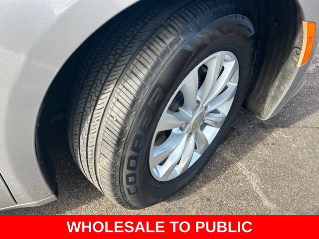 Used 2017 Chrysler Pacifica Touring-L FWD image 31