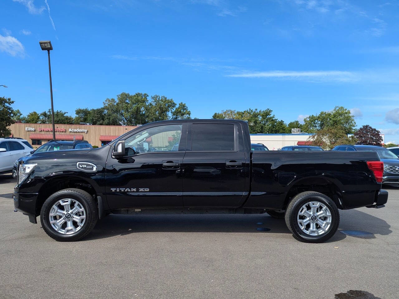 Used 2024 Nissan Titan SV w/ SV Convenience Package image 5