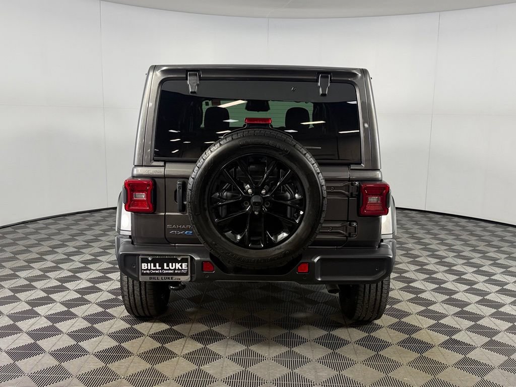 Certified 2025 Jeep Wrangler Unlimited Sahara w/ Safety Group AWD/4WD image 8